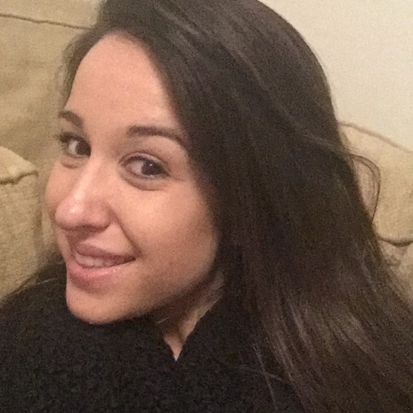 Meet your Posher, Hillary - Picture 1 of 1